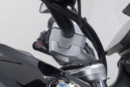 ZESTAW PODWYŻSZAJĄCY KIEROWNICĘ SW-MOTECH BMW R 1300 GS (23-)  PODWYŻSZENIE 30MM SILVER